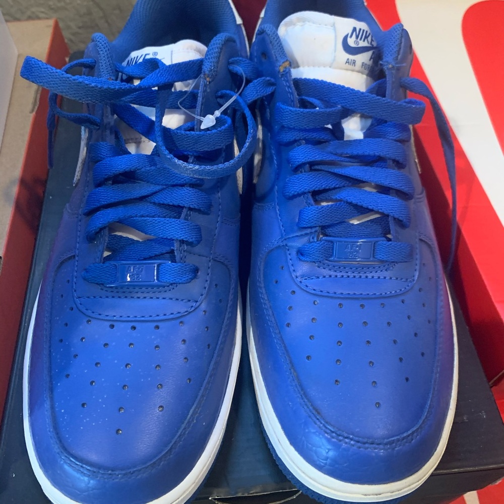 Nike’s - Picture 2 of 3